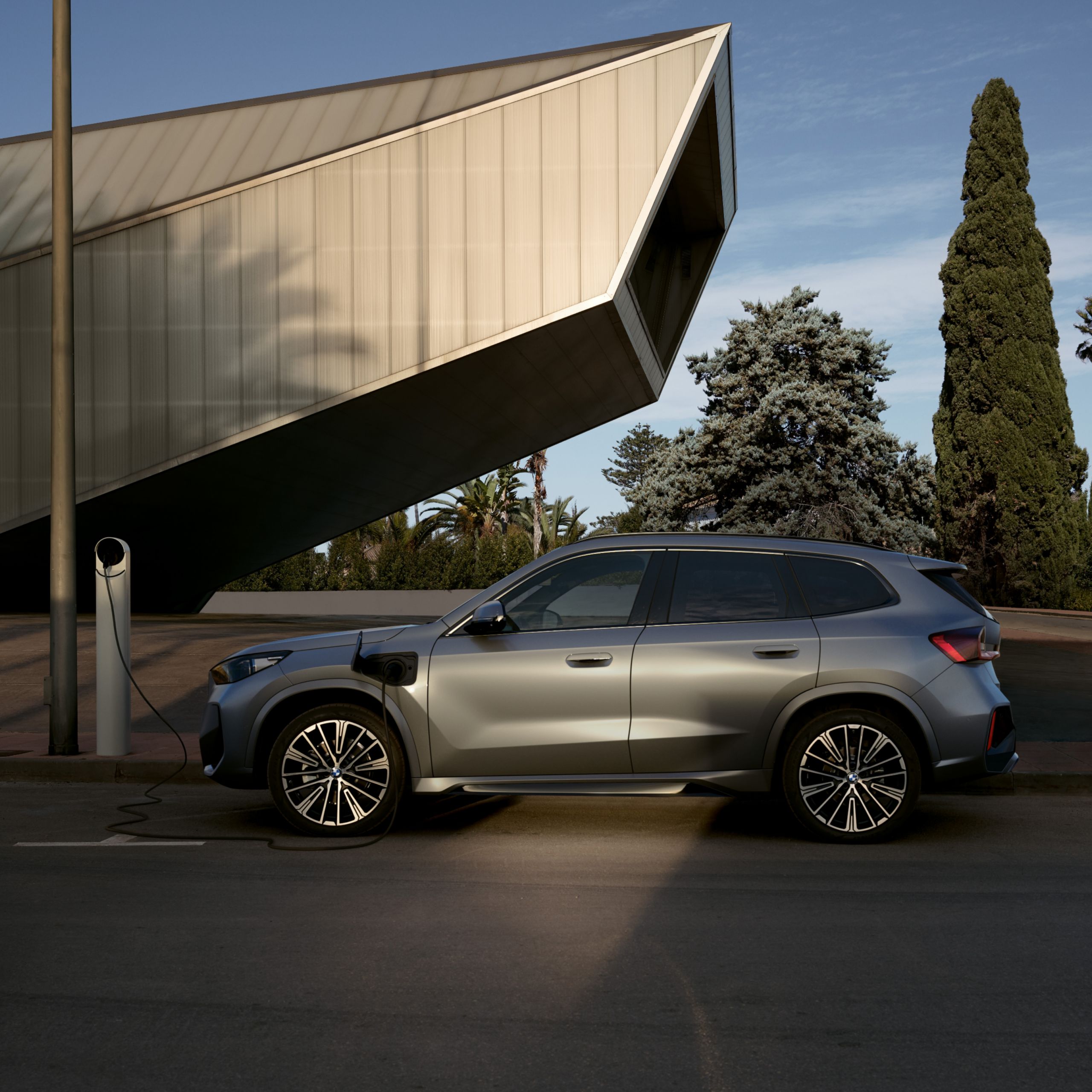 BMW X1 xDrive plug-in hybrid töltés 