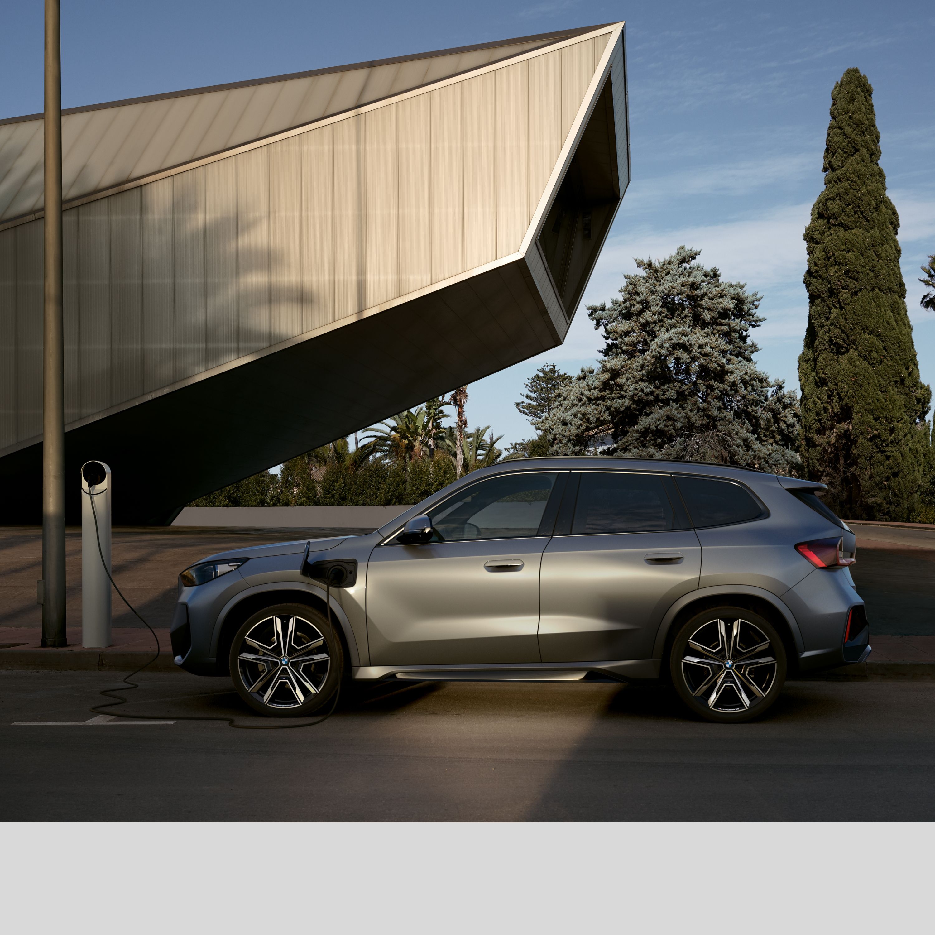 Ładowanie hybrydy plug-in BMW X1 xDrive 