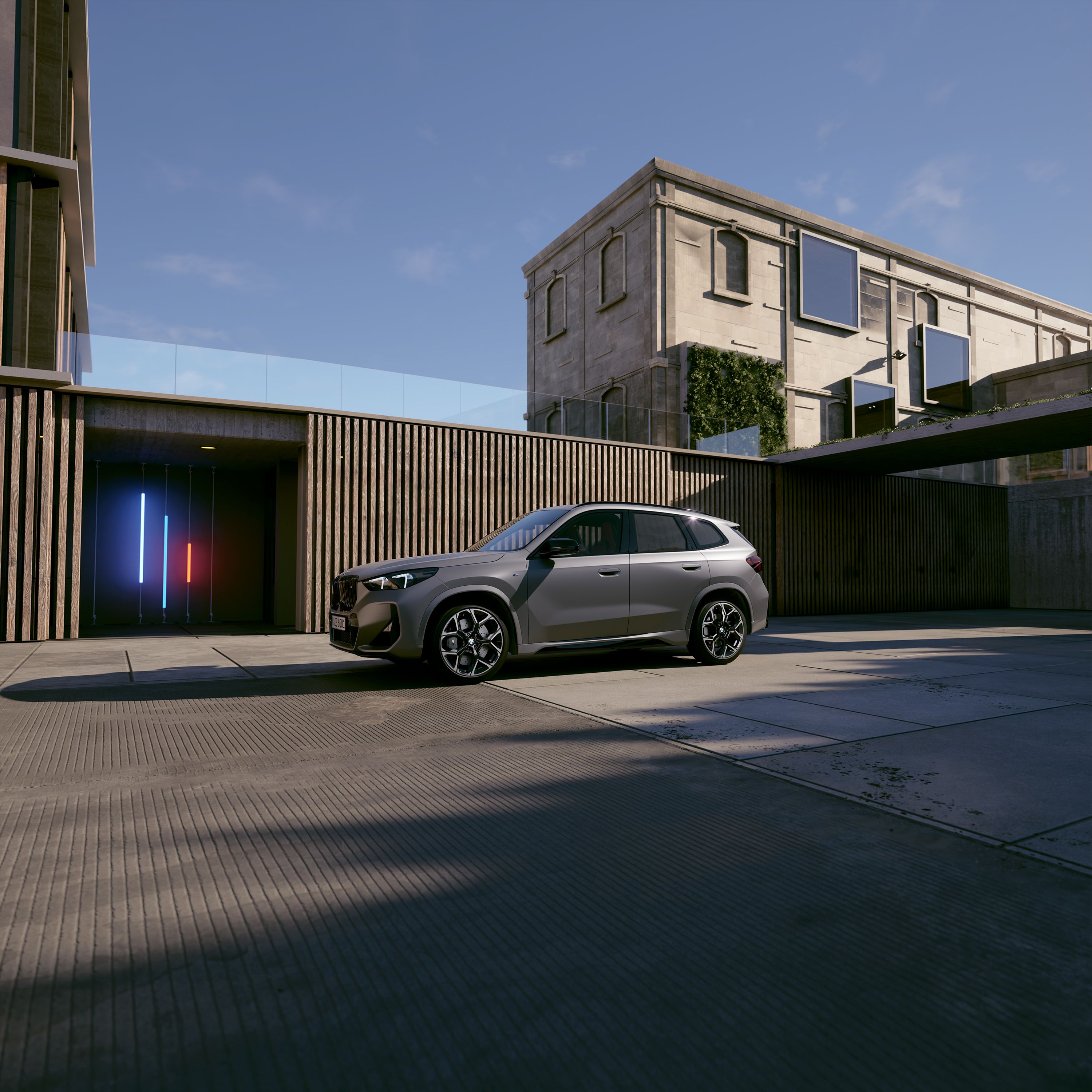 BMW X1 M35i xDrive, вид сбоку в три четверти, в статике