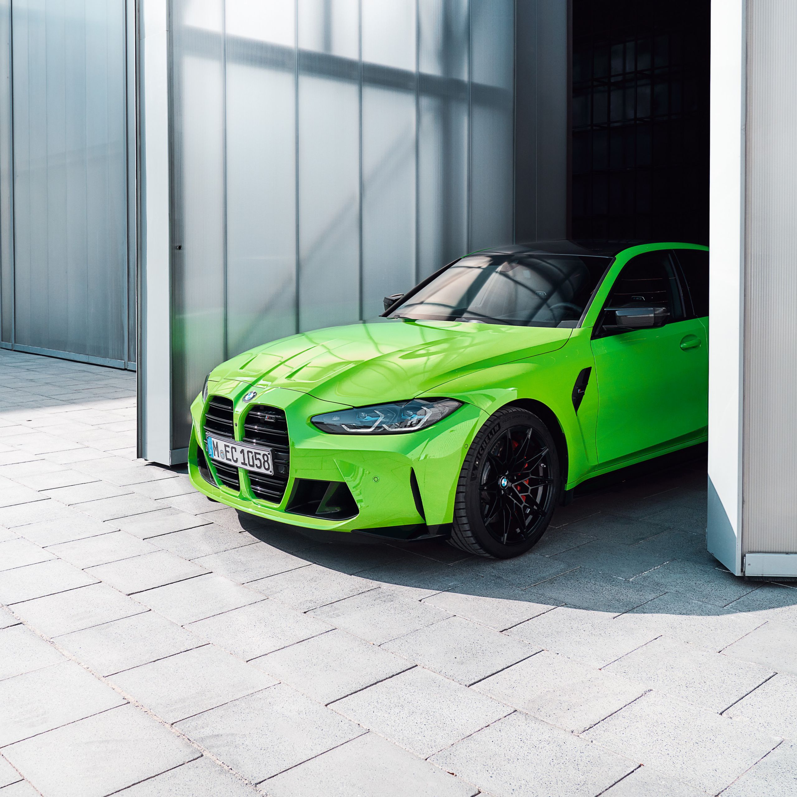 BMW XM 50e em Java Green II metálico.