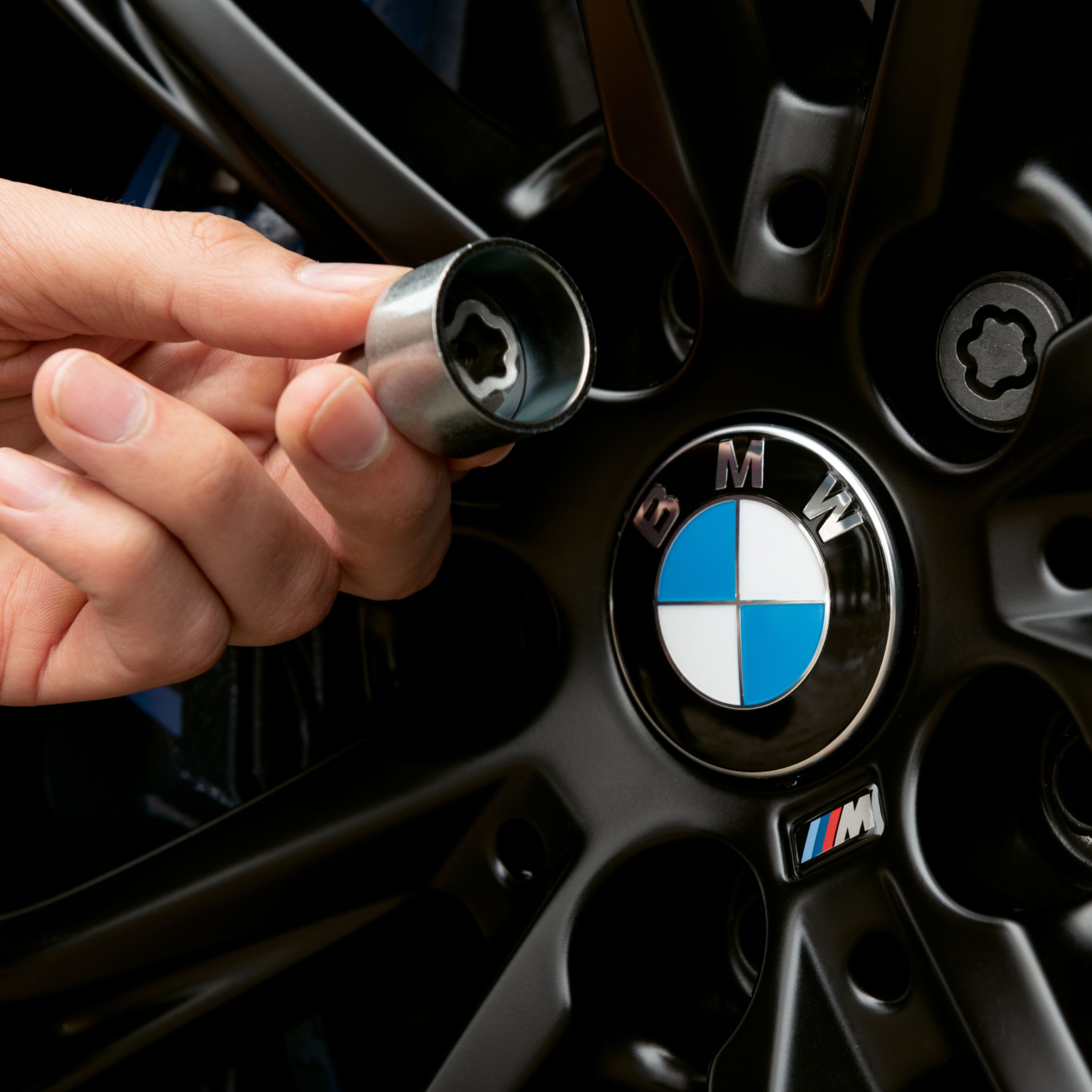 BMW wheel bolt locking system