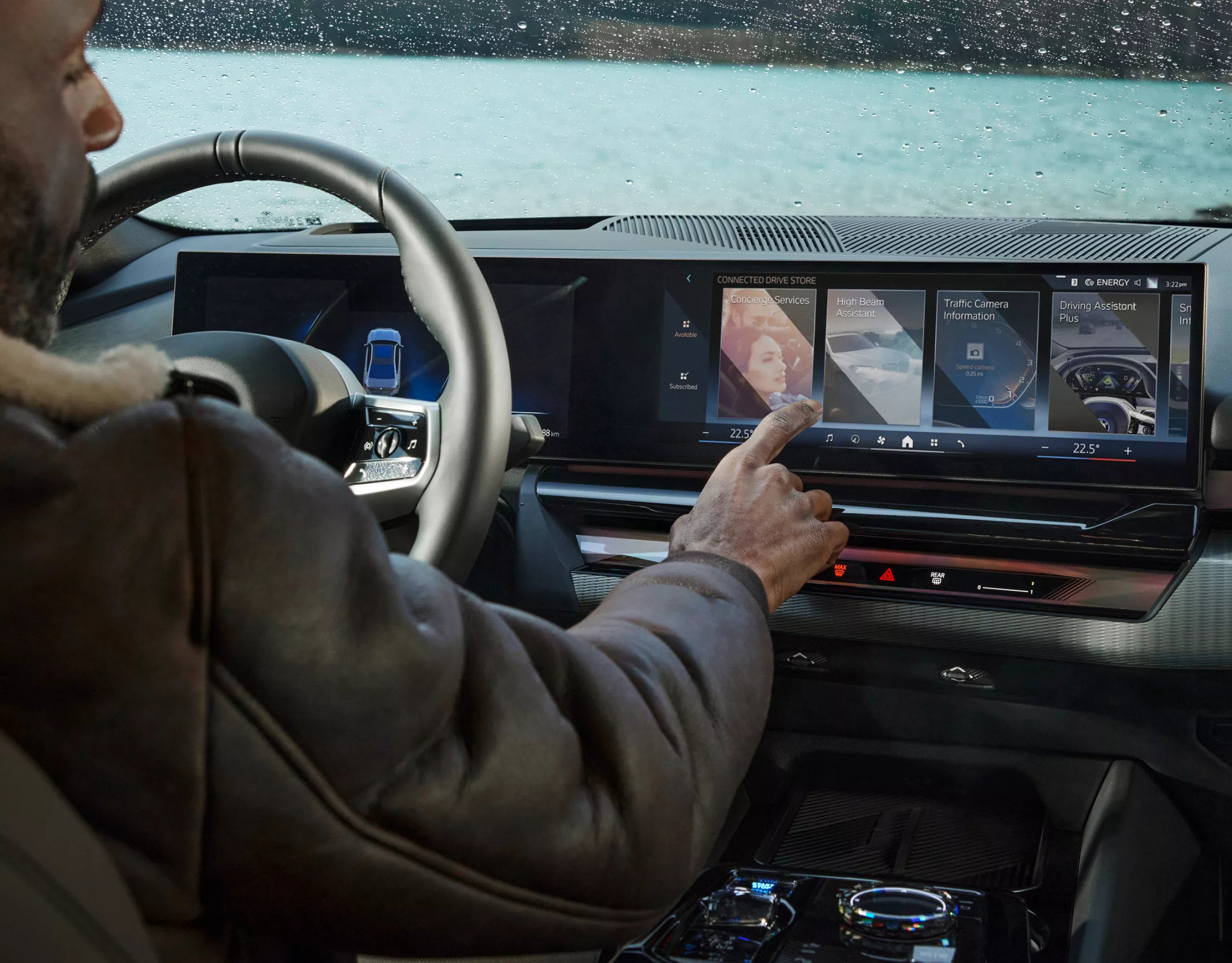 ترقيات خدمات القيادة المتصلة BMW Connected Drive الخاصة بالعجلات المعدنية والإطارات المطاطية من BMW
