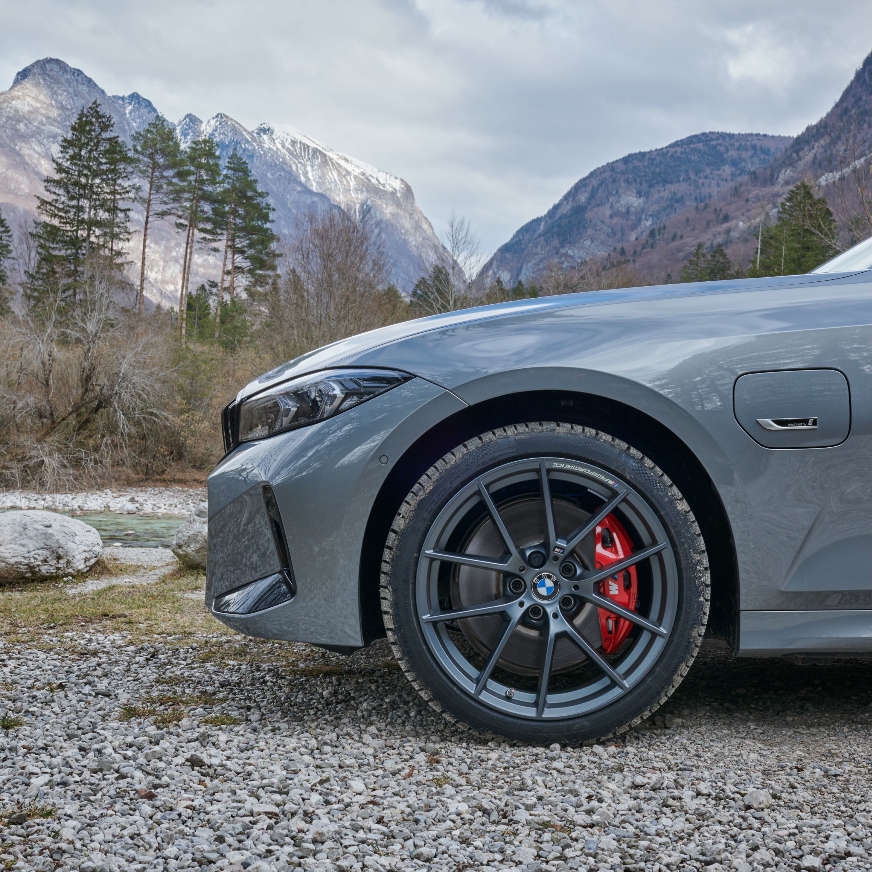 Original BMW M Performance tyre on BMW front wheel