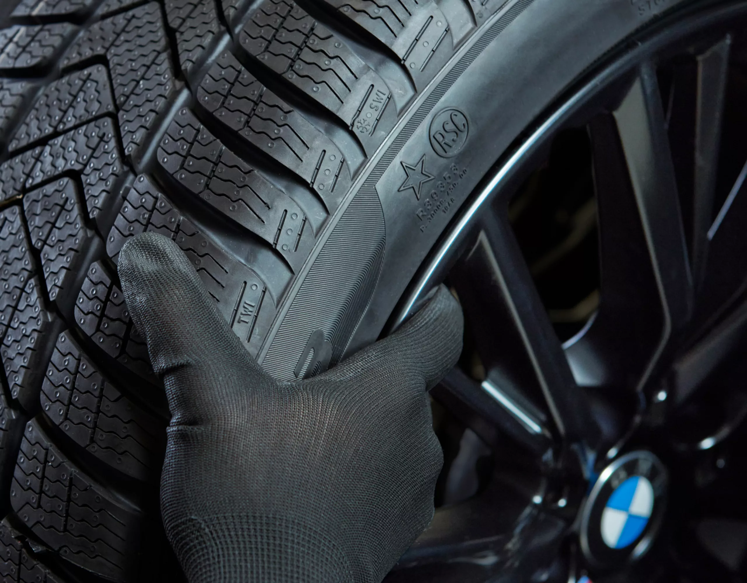 إطار BMW يحمل علامة النجمة