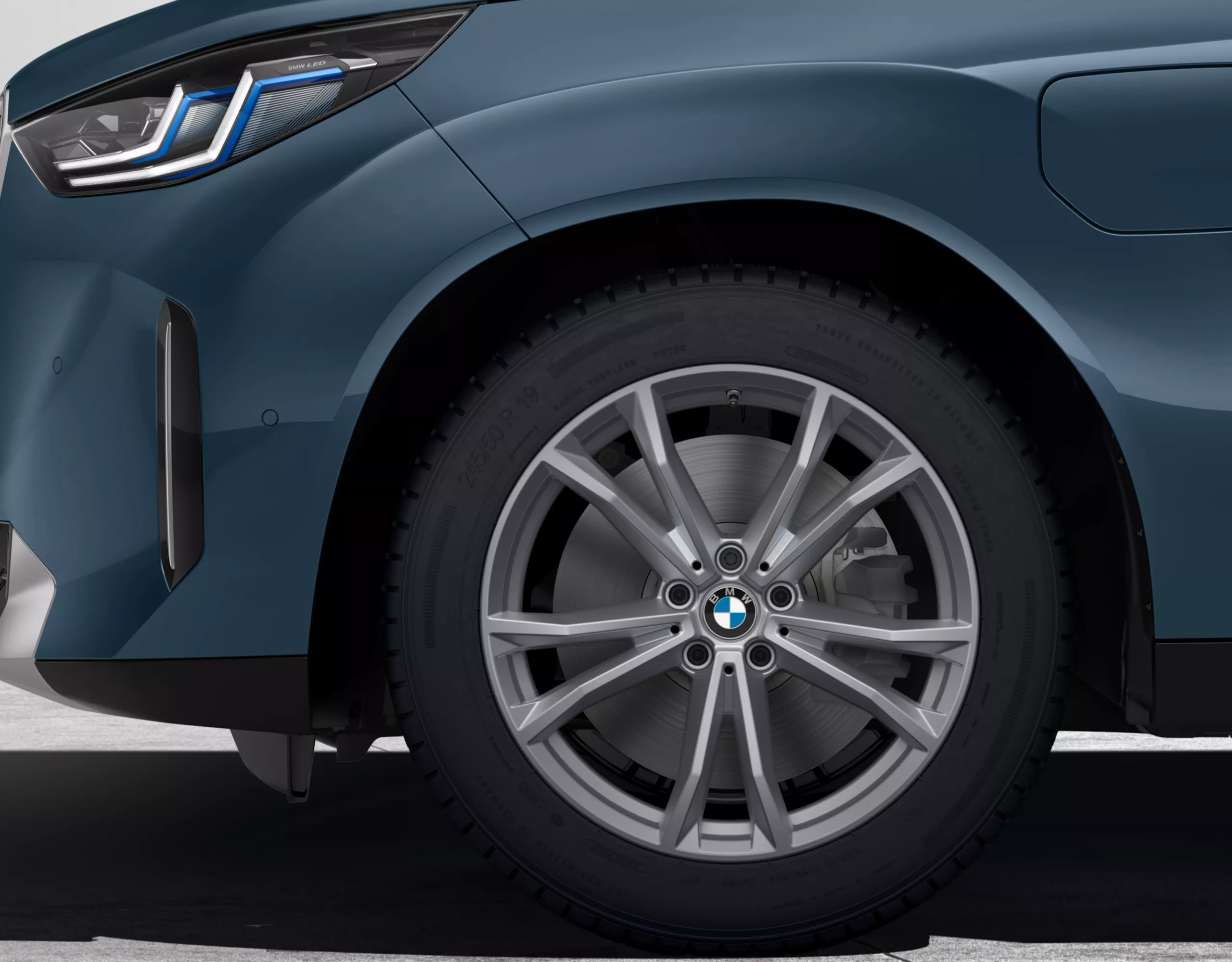 19-дюймовые легкосплавные диски BMW Double-spoke 903 в цвете Refined Silver, комплект зимних колес в сборе