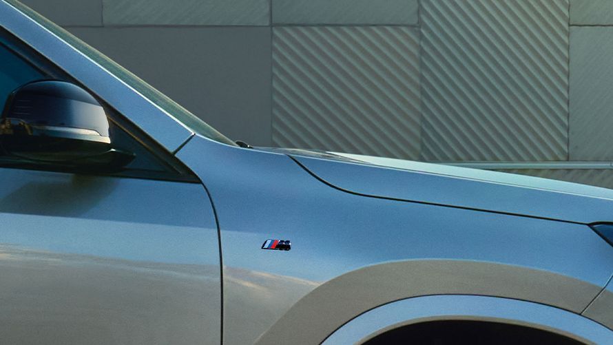 ブラック・Mロゴバッジ