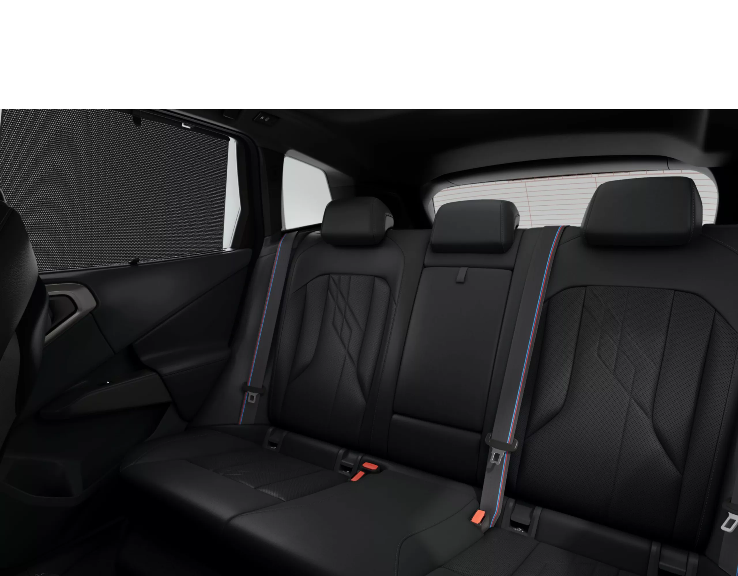 Assentos traseiros e ambiente espaçoso do BMW X3 SUV.